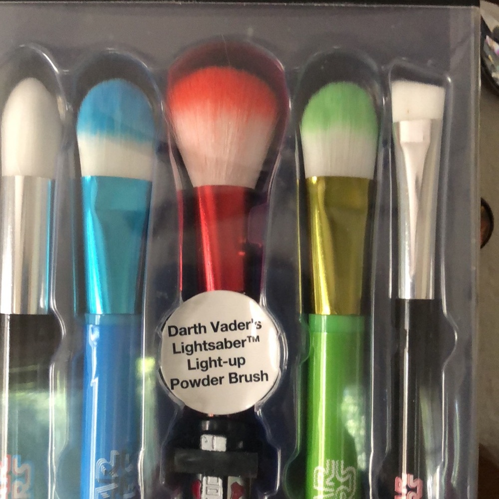 MWT Disney Star Wars 5 Piece Cosmetic Brushes - Picture 2 of 5